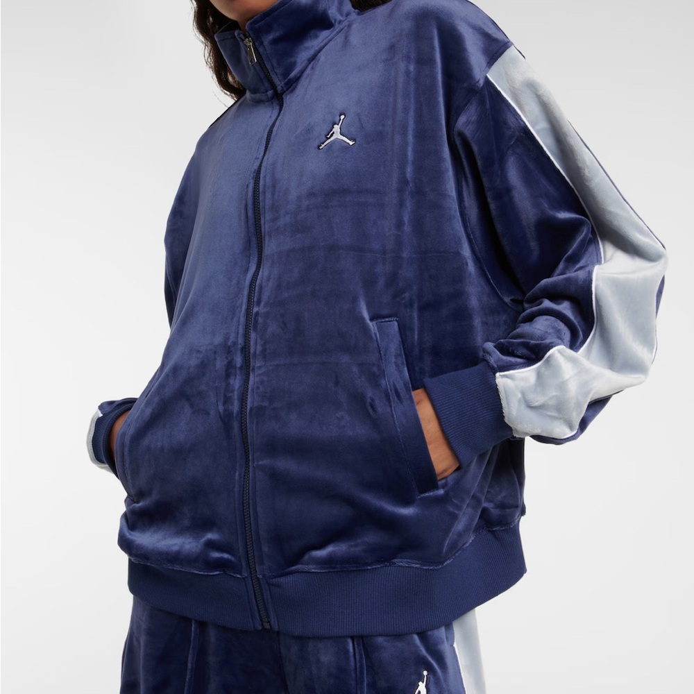 Jordan Flight velour track jacket - Nike
Size: small
Colour: blue/midnight navy